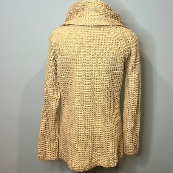 ✨HOST PICK✨ Women’s Button Sweater - Picture 3 of 11